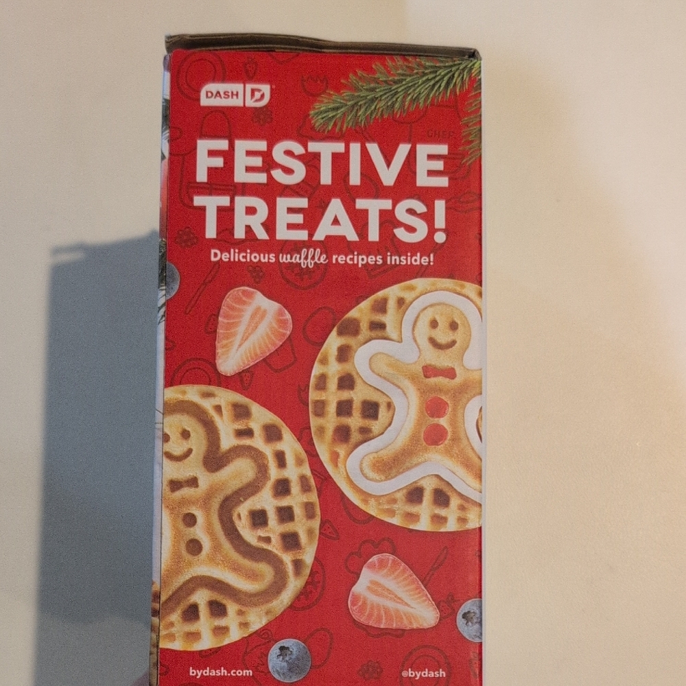 Red Gingerbread Waffle Maker - Picture 5 of 6